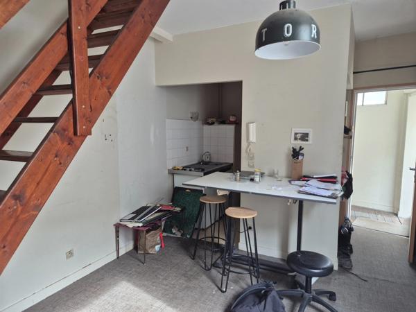 Appartement T2 en résidence sécurisée, face Hôtel de Ville, proche tous commerces et transport.