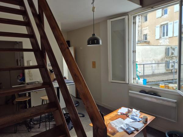 Appartement T2 en résidence sécurisée, face Hôtel de Ville, proche tous commerces et transport.