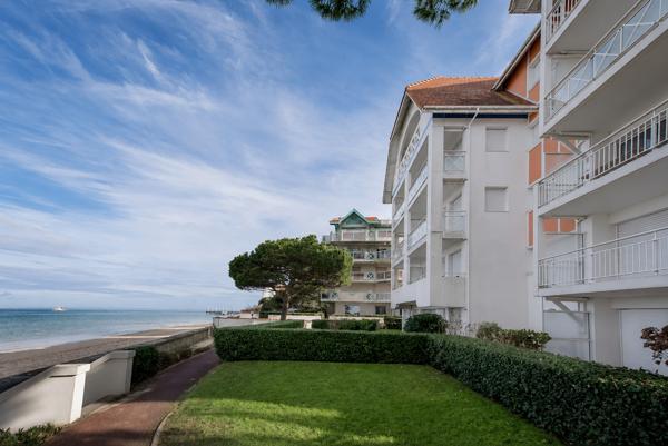 Arcachon - Ville de Printemps APPARTEMENT 2 CHAMBRES PARCKING VUE BASSIN