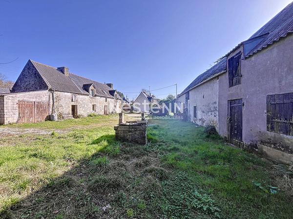 ENSEMBLE DE DEUX MAISONS EN PIERRE A RENOVER - MOELAN SUR MER - BRIGNEAU