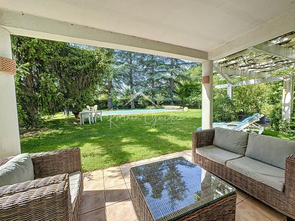 Saint-Georges-de-Luzençon (12100) MAISON DE 247 M² SUR SON PARC DE 2856 M²