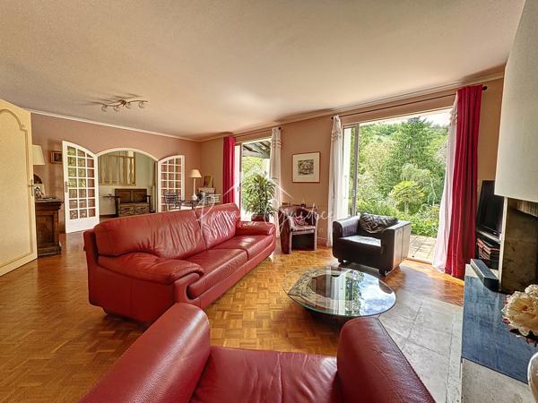 Saint-Georges-de-Luzençon (12100) MAISON DE 247 M² SUR SON PARC DE 2856 M²