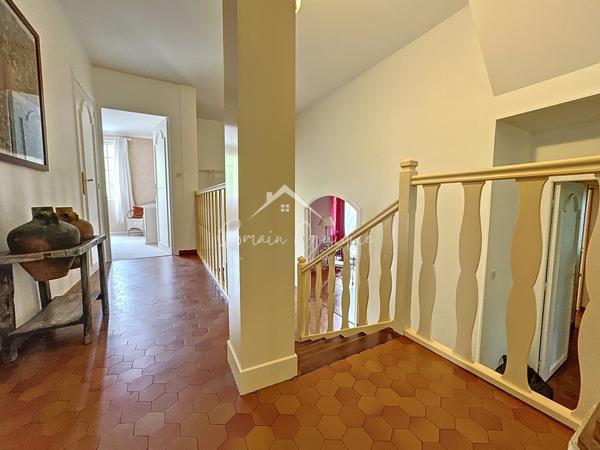 Saint-Georges-de-Luzençon (12100) MAISON DE 247 M² SUR SON PARC DE 2856 M²