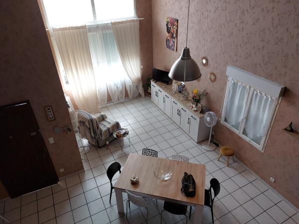 Immeuble comprenant 4 appartements et un garage.