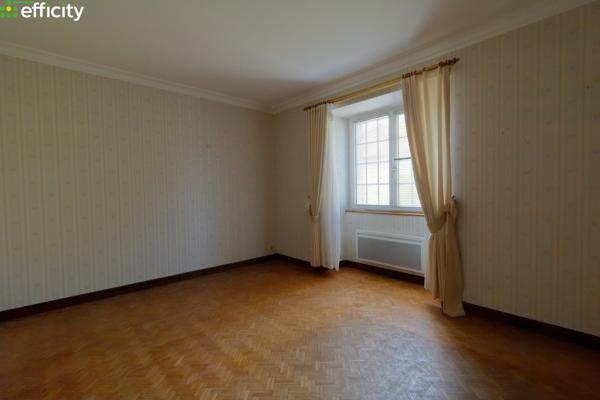 Maison
         6 pièces
        - 170 m² 270 000 € *