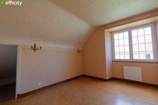 Maison
         6 pièces
        - 170 m² 270 000 € *