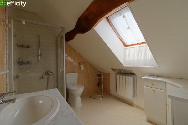 Maison
         6 pièces
        - 170 m² 270 000 € *