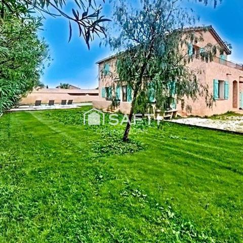 SPACIEUSE MAISON AVEC PISCINE PROCHE DES PLAGES