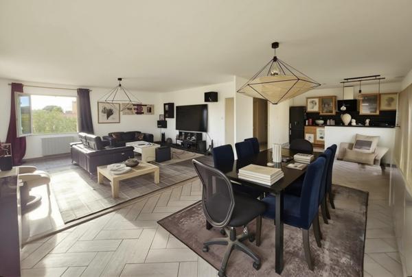 SPACIEUSE MAISON AVEC PISCINE PROCHE DES PLAGES