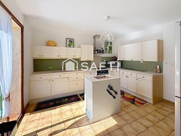 SPACIEUSE MAISON AVEC PISCINE PROCHE DES PLAGES