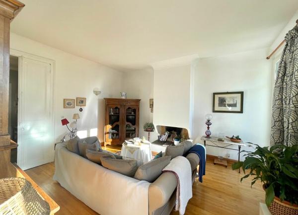 Appartement à vendre    3 pièces • 105 m2 Sète