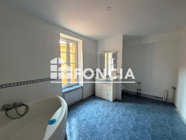 Location Appartement 3 pièces 73 m² - 3 RUE ETIENNE ICHE 1ER ETAGE Aigues-vives 34210