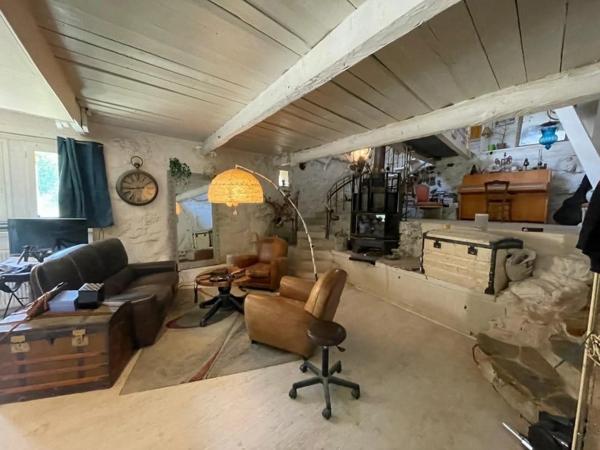 Propriété en pierres avec 2 maisons et 3 hectares de terrain – La Piarre (05)