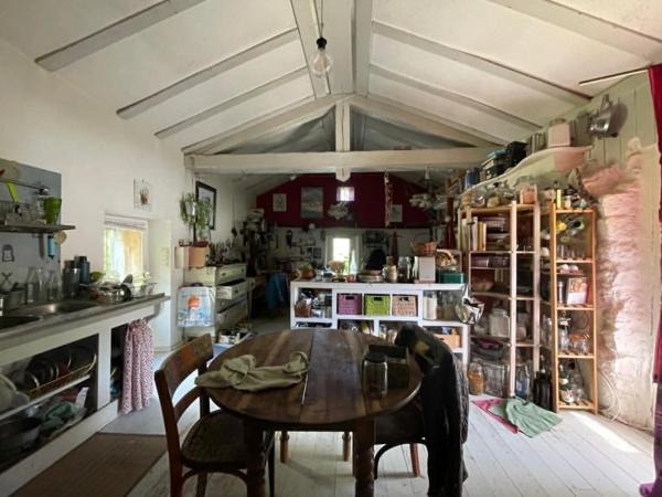 Propriété en pierres avec 2 maisons et 3 hectares de terrain – La Piarre (05)