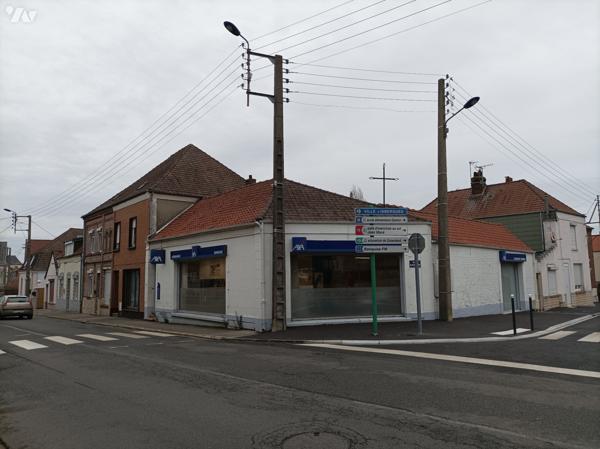 Immeuble à usage de commerce ou de bureau EMPLACEMENT DE PREMIERE ORDRE.