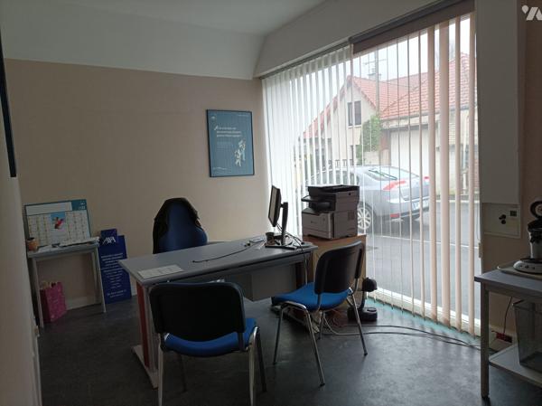 Immeuble à usage de commerce ou de bureau EMPLACEMENT DE PREMIERE ORDRE.