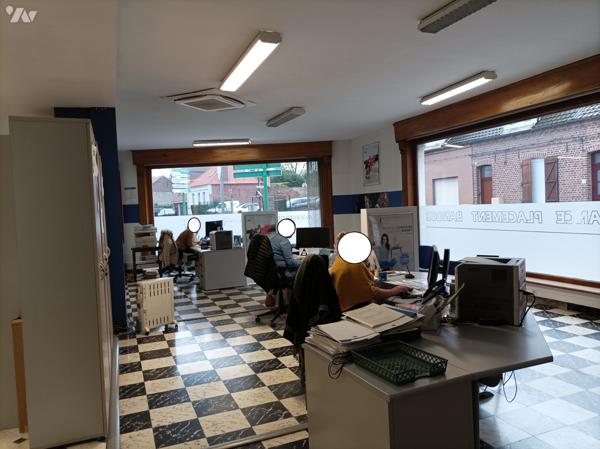 Immeuble à usage de commerce ou de bureau EMPLACEMENT DE PREMIERE ORDRE.