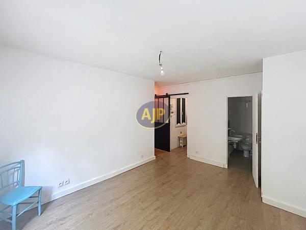 Appartement à vendre Paris 15eme - 1 pièces, 25m² avec 0 chambre(s) à 262 000€ - AJP Immobilier Paris 15 - Agence Pernet