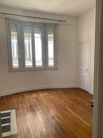 A LOUER appartement  plein centre ville de Saint Quentin 4 pièce(s) 140 m2