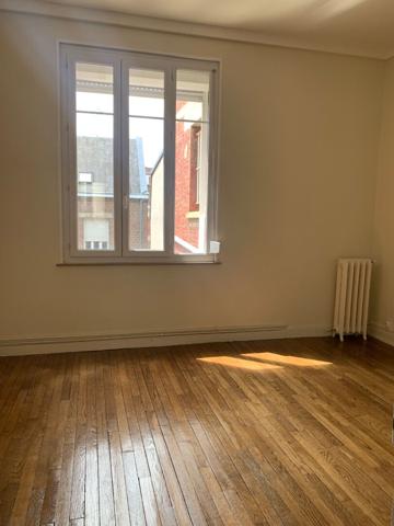 A LOUER appartement  plein centre ville de Saint Quentin 4 pièce(s) 140 m2