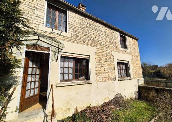 A Cunfin, village au coeur des forêts, proche de la sortie d'Autoroute A5 de Ville Sous La Fert...