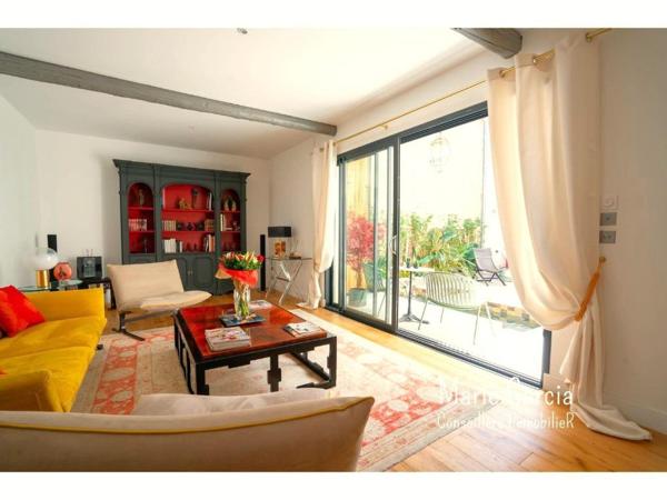Maison de ville avec patio, cœur de Nîmes