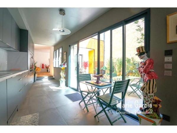 Maison de ville avec patio, cœur de Nîmes