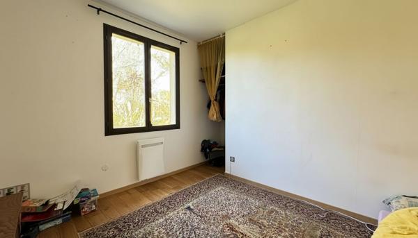 A vendre Agréable maison de plain-pied avec sous-sol semi-enterré dans un environnement calme