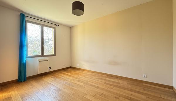 A vendre Agréable maison de plain-pied avec sous-sol semi-enterré dans un environnement calme