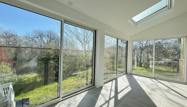 A vendre Agréable maison de plain-pied avec sous-sol semi-enterré dans un environnement calme