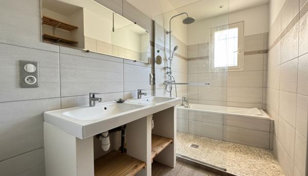 A vendre Agréable maison de plain-pied avec sous-sol semi-enterré dans un environnement calme