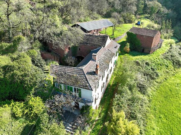 Mas de 170m2 + annexes à restaurer sur 9610m2