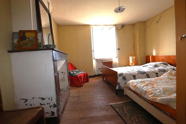 Mas de 170m2 + annexes à restaurer sur 9610m2