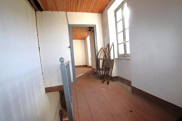 Mas de 170m2 + annexes à restaurer sur 9610m2