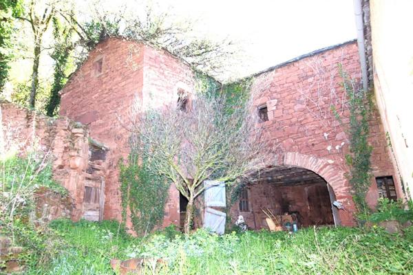 Mas de 170m2 + annexes à restaurer sur 9610m2