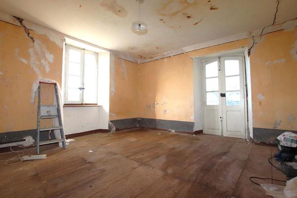 Mas de 170m2 + annexes à restaurer sur 9610m2