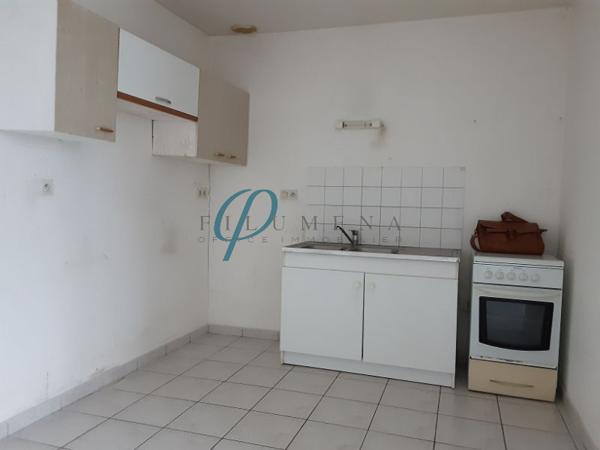 ST PIERRE MONTLIMART - Appartement 1 chambre et un bureau