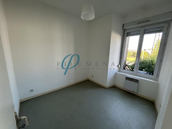 ST PIERRE MONTLIMART - Appartement 1 chambre et un bureau