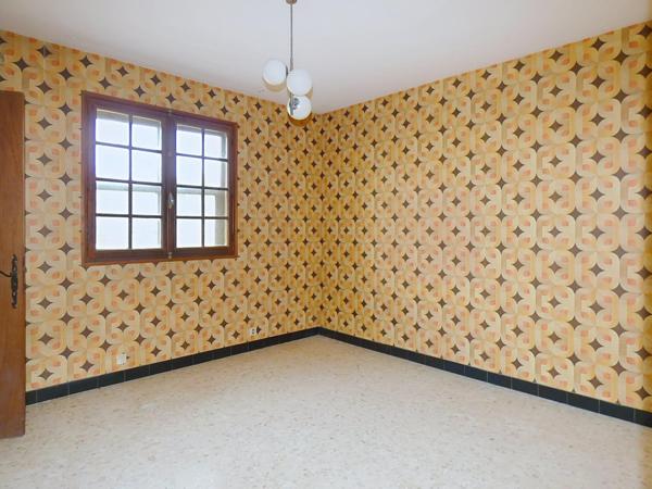 Villa 4 faces d'environ 159 m² sur terrain 1141 m² avec dépendance