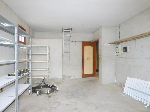 Villa 4 faces d'environ 159 m² sur terrain 1141 m² avec dépendance