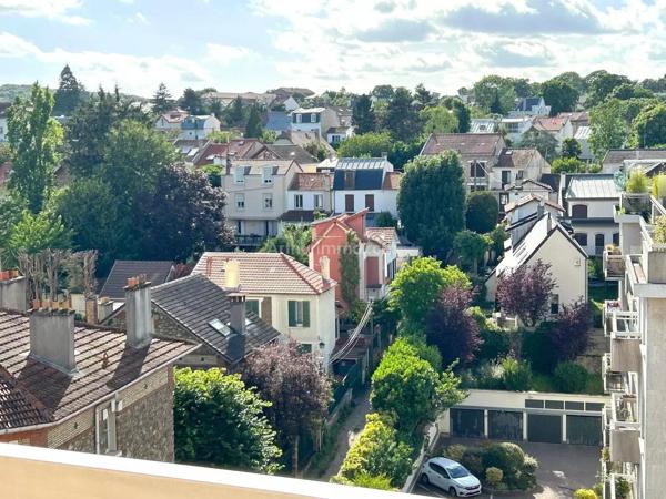 Vente                                                      Appartement
                        
                     3 pièces                      64 m2                     à Clamart