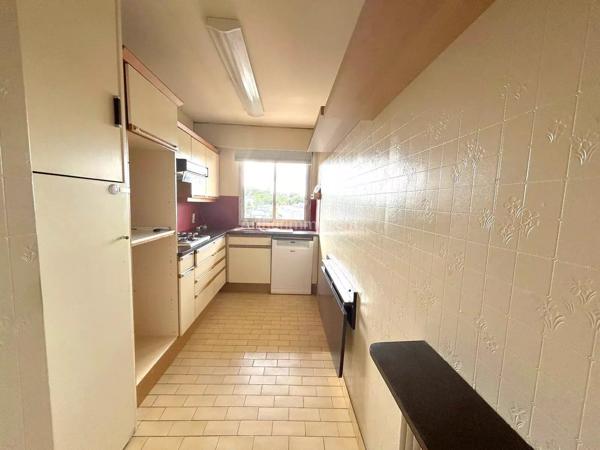 Vente                                                      Appartement
                        
                     3 pièces                      64 m2                     à Clamart