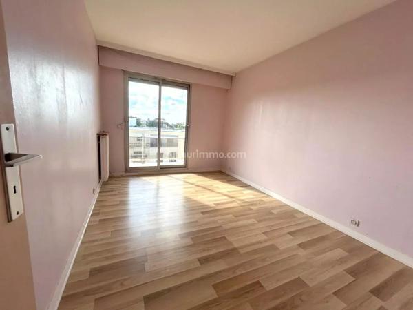 Vente                                                      Appartement
                        
                     3 pièces                      64 m2                     à Clamart