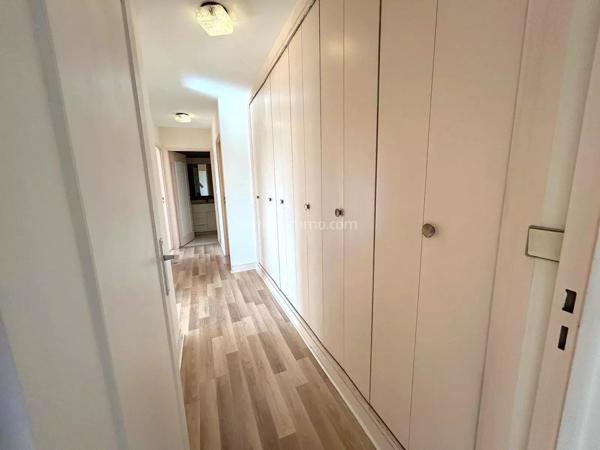 Vente                                                      Appartement
                        
                     3 pièces                      64 m2                     à Clamart