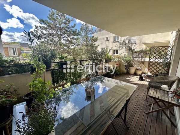Appartement
         4 pièces
        - 99 m² Bien prestige 920 000 € *