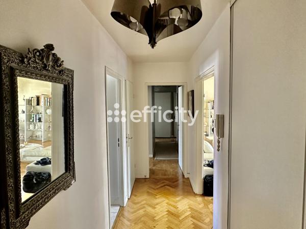 Appartement
         4 pièces
        - 99 m² Bien prestige 920 000 € *