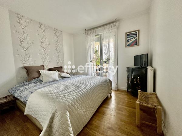 Appartement
         4 pièces
        - 99 m² Bien prestige 920 000 € *