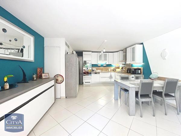 Appartement à vendre 3 pièces 75m² Saint-Raphaël (83700)