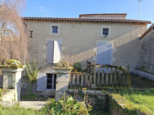 IMMEUBLE AVEC RAPPORT LOCATIF ET DEPENDANCES ATTENANTES - JARDIN CLOS