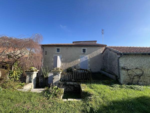 IMMEUBLE AVEC RAPPORT LOCATIF ET DEPENDANCES ATTENANTES - JARDIN CLOS